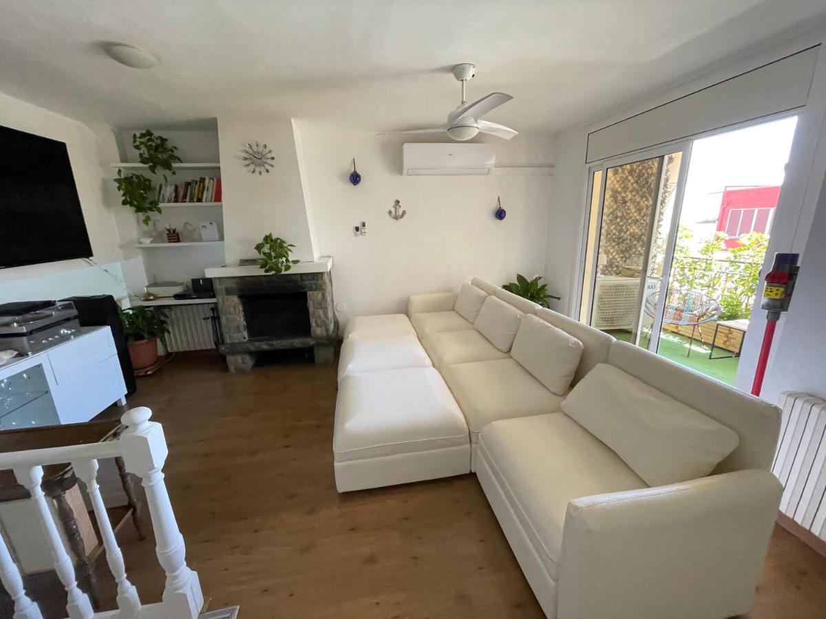 Casa En Masnou Junto A Playa Y Trenヴィラ エクステリア 写真