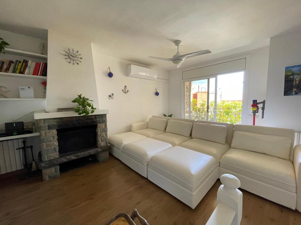 Casa En Masnou Junto A Playa Y Trenヴィラ エクステリア 写真