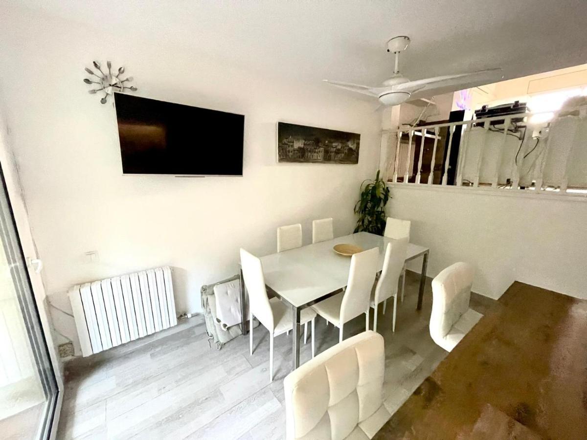 Casa En Masnou Junto A Playa Y Trenヴィラ エクステリア 写真
