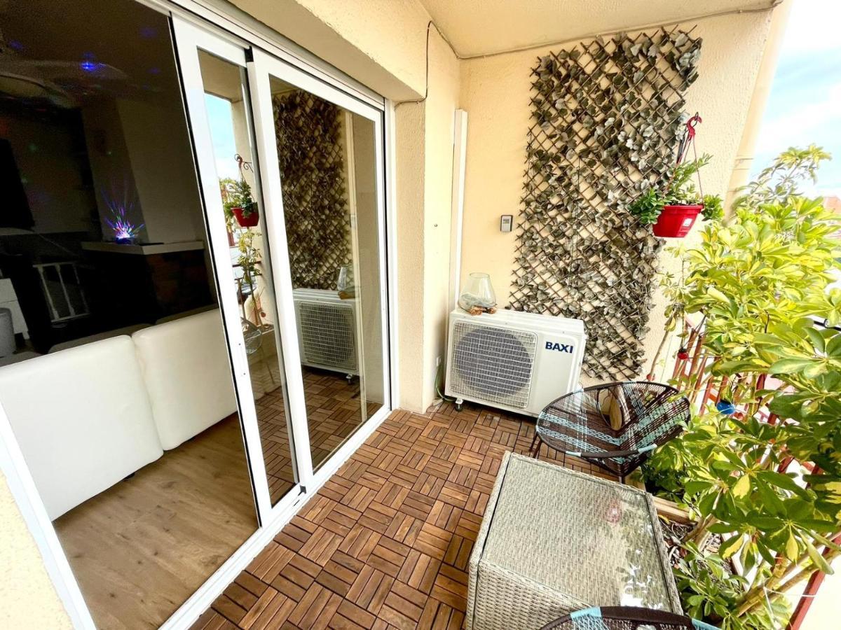 Casa En Masnou Junto A Playa Y Trenヴィラ エクステリア 写真