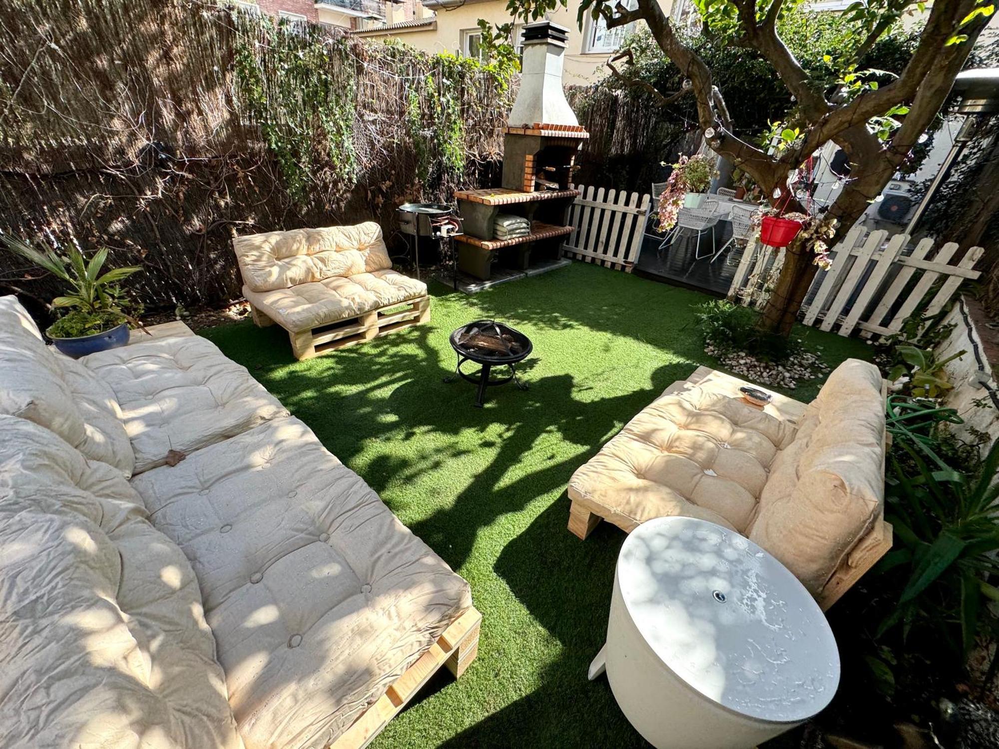Casa En Masnou Junto A Playa Y Trenヴィラ エクステリア 写真