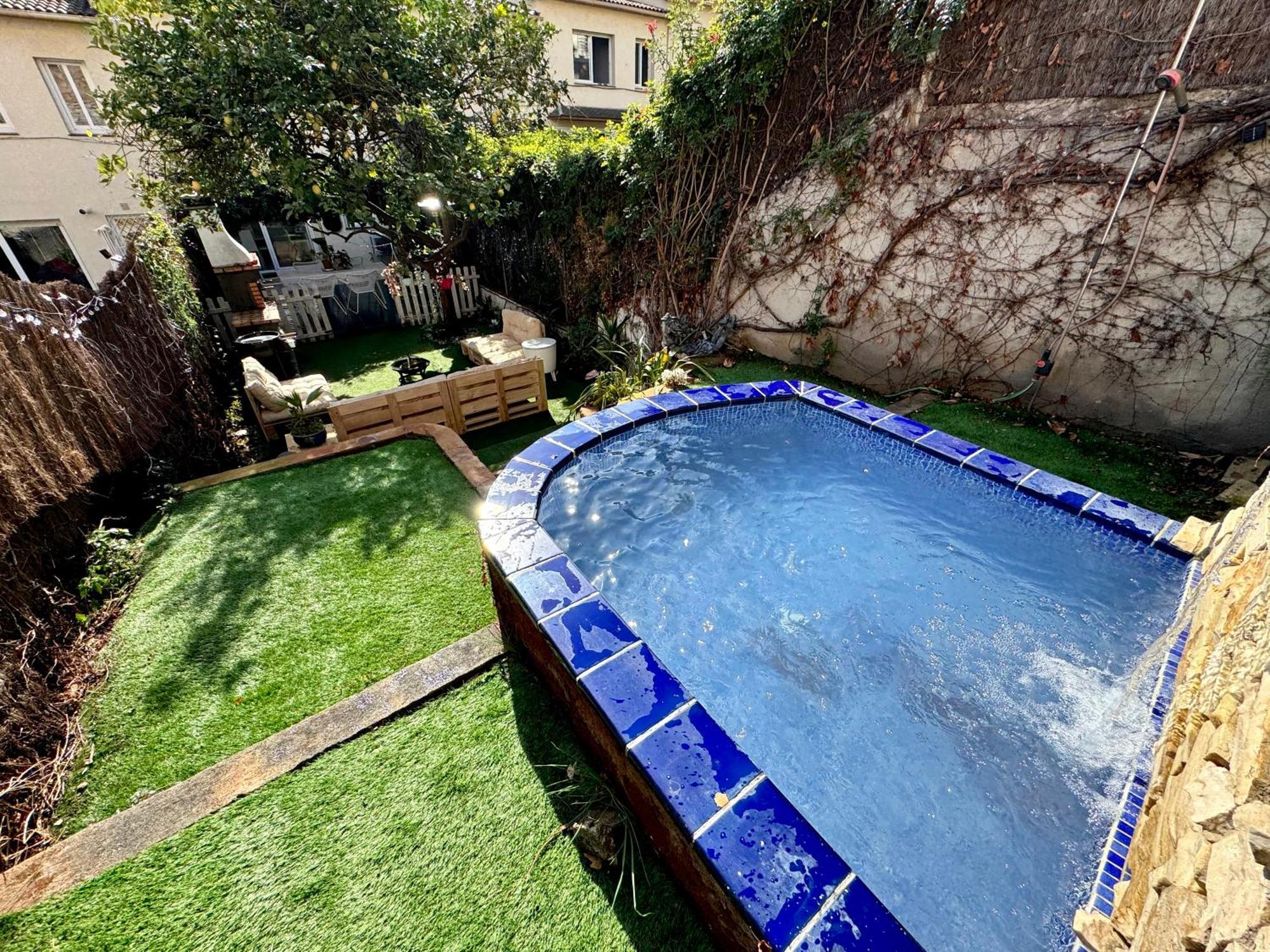 Casa En Masnou Junto A Playa Y Trenヴィラ エクステリア 写真