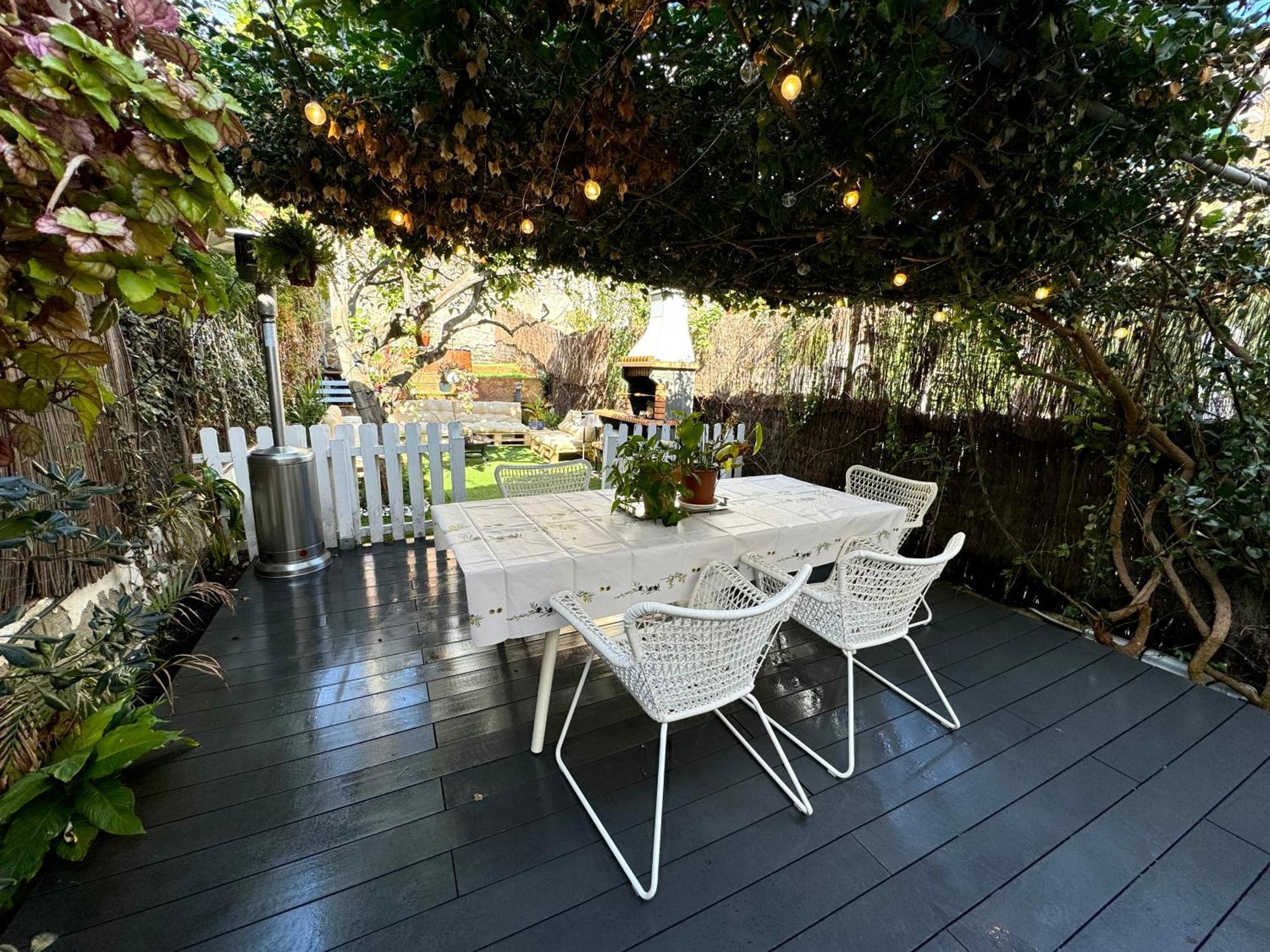 Casa En Masnou Junto A Playa Y Trenヴィラ エクステリア 写真
