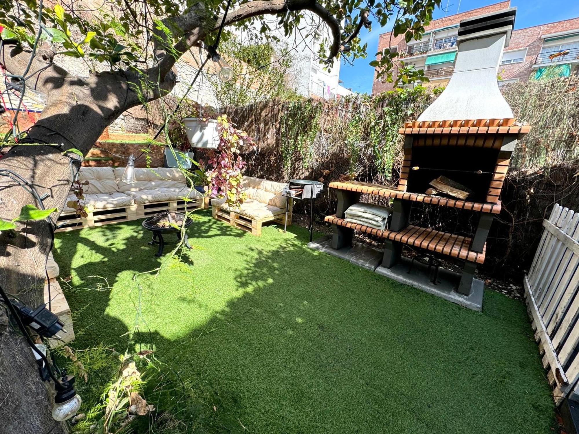 Casa En Masnou Junto A Playa Y Trenヴィラ エクステリア 写真
