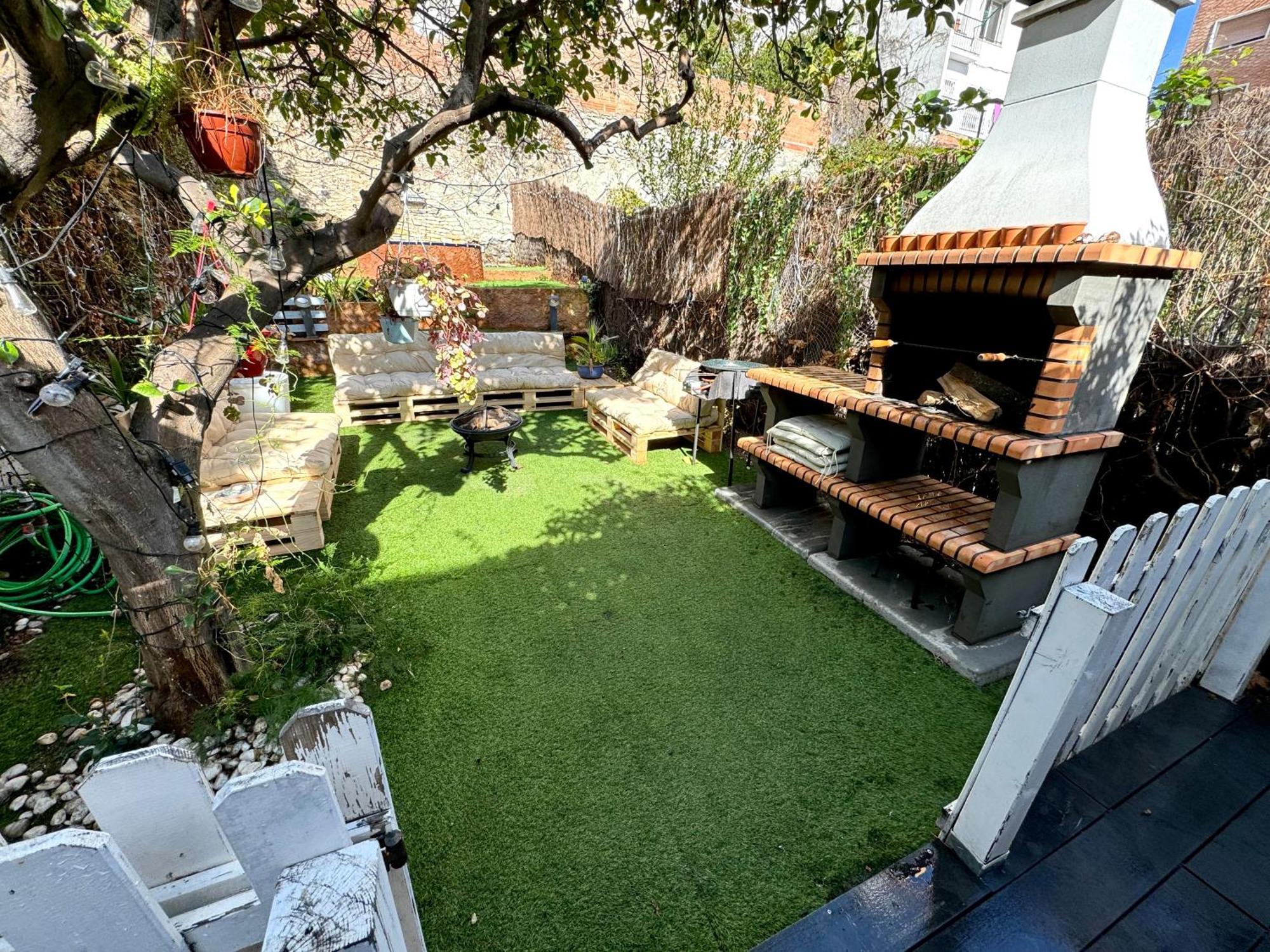 Casa En Masnou Junto A Playa Y Trenヴィラ エクステリア 写真