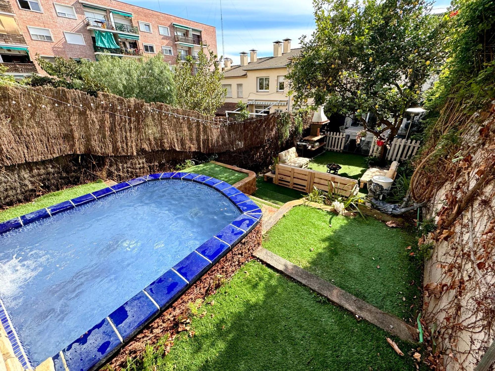 Casa En Masnou Junto A Playa Y Trenヴィラ エクステリア 写真