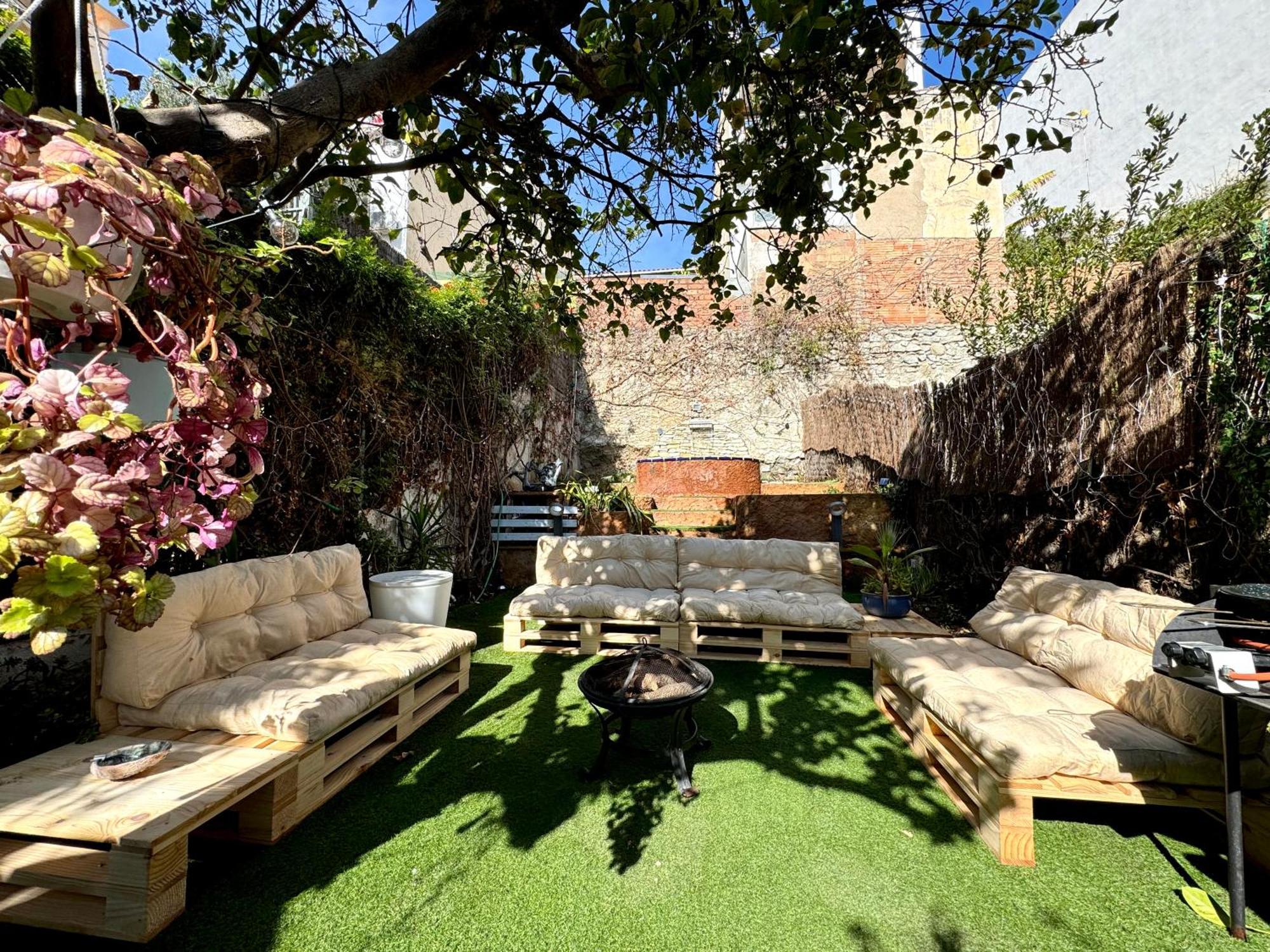 Casa En Masnou Junto A Playa Y Trenヴィラ エクステリア 写真