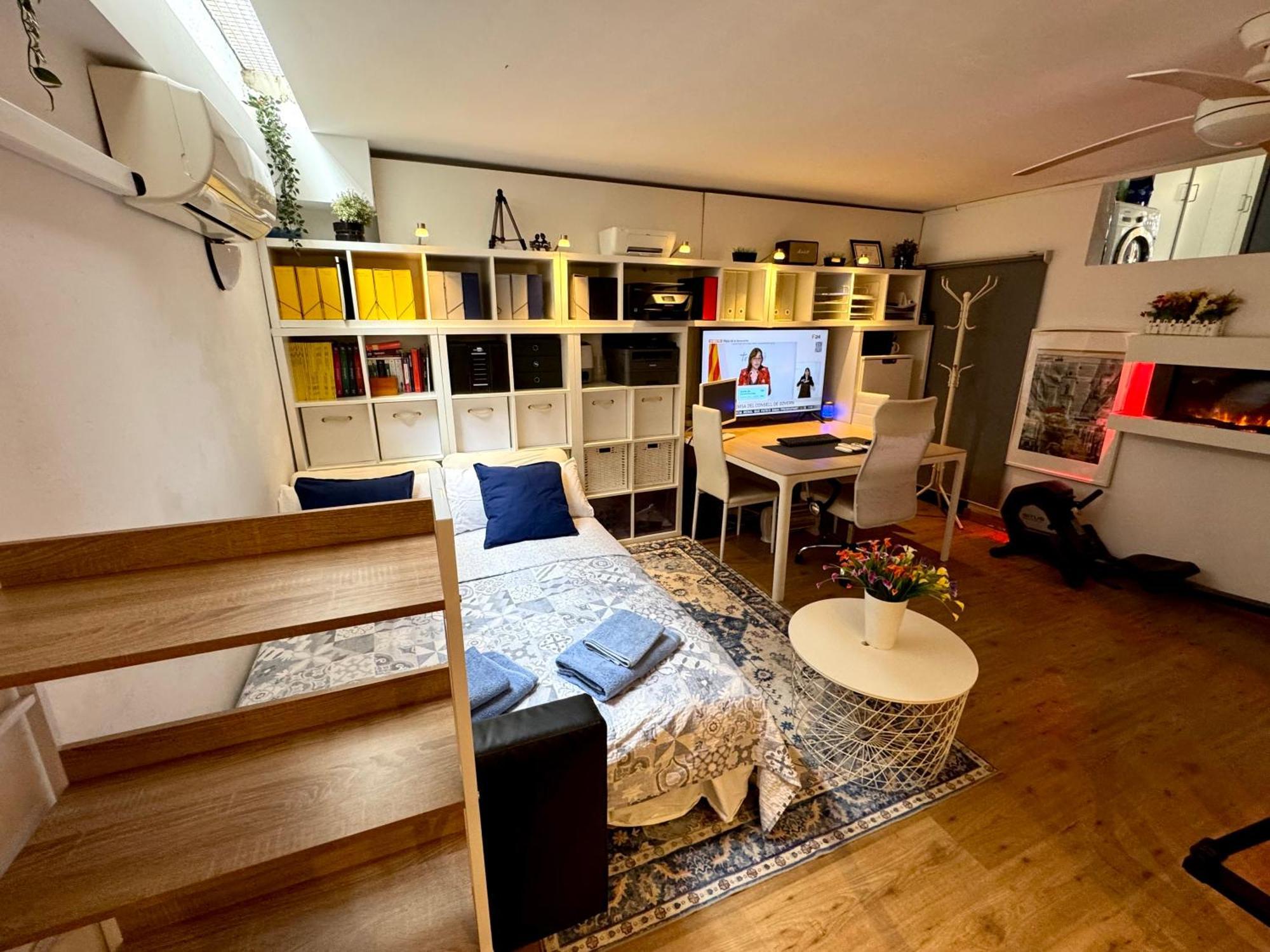 Casa En Masnou Junto A Playa Y Trenヴィラ エクステリア 写真