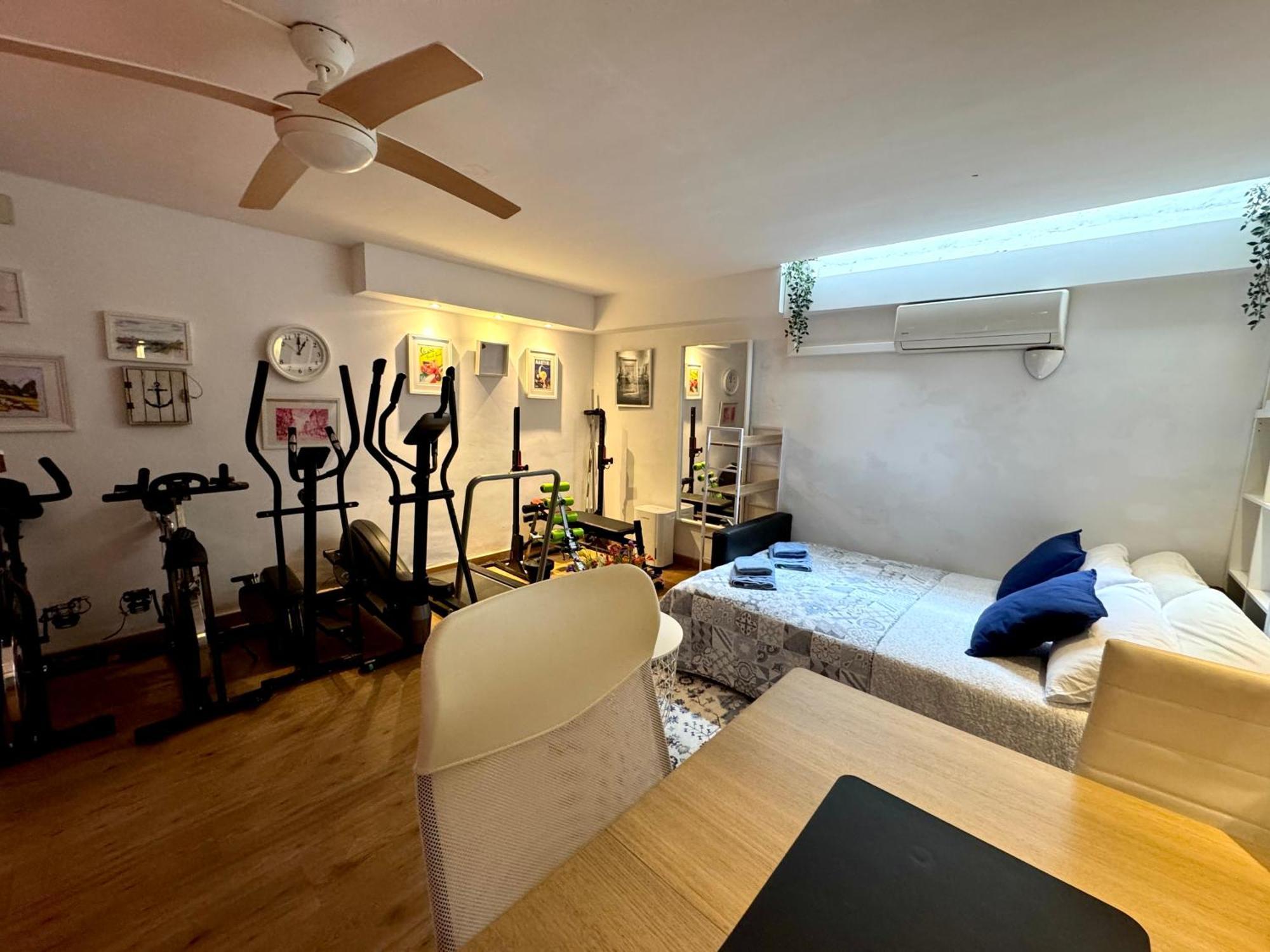 Casa En Masnou Junto A Playa Y Trenヴィラ エクステリア 写真