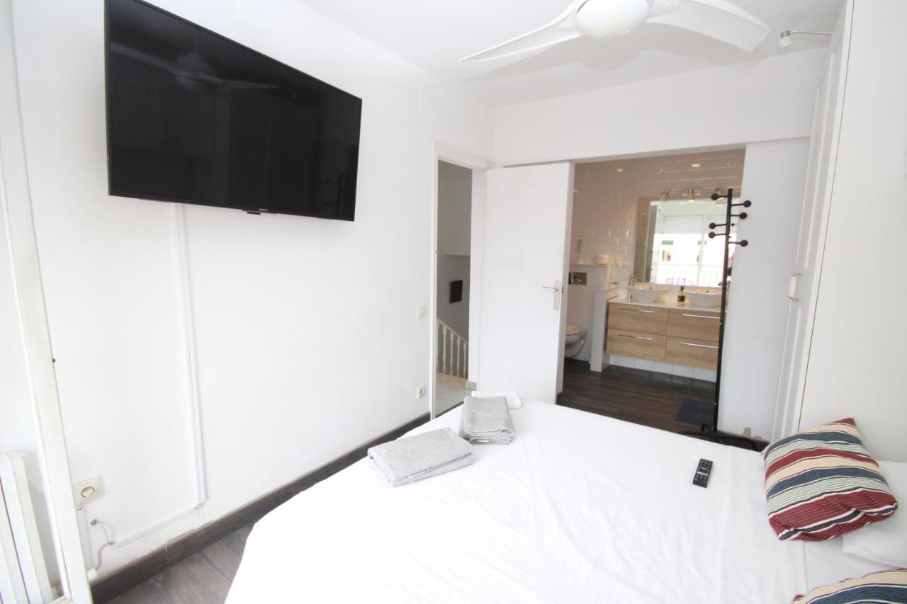 Casa En Masnou Junto A Playa Y Trenヴィラ エクステリア 写真