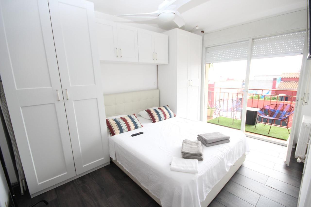 Casa En Masnou Junto A Playa Y Trenヴィラ エクステリア 写真
