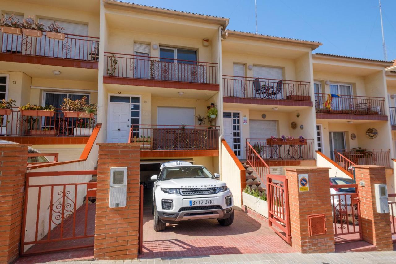 Casa En Masnou Junto A Playa Y Trenヴィラ エクステリア 写真