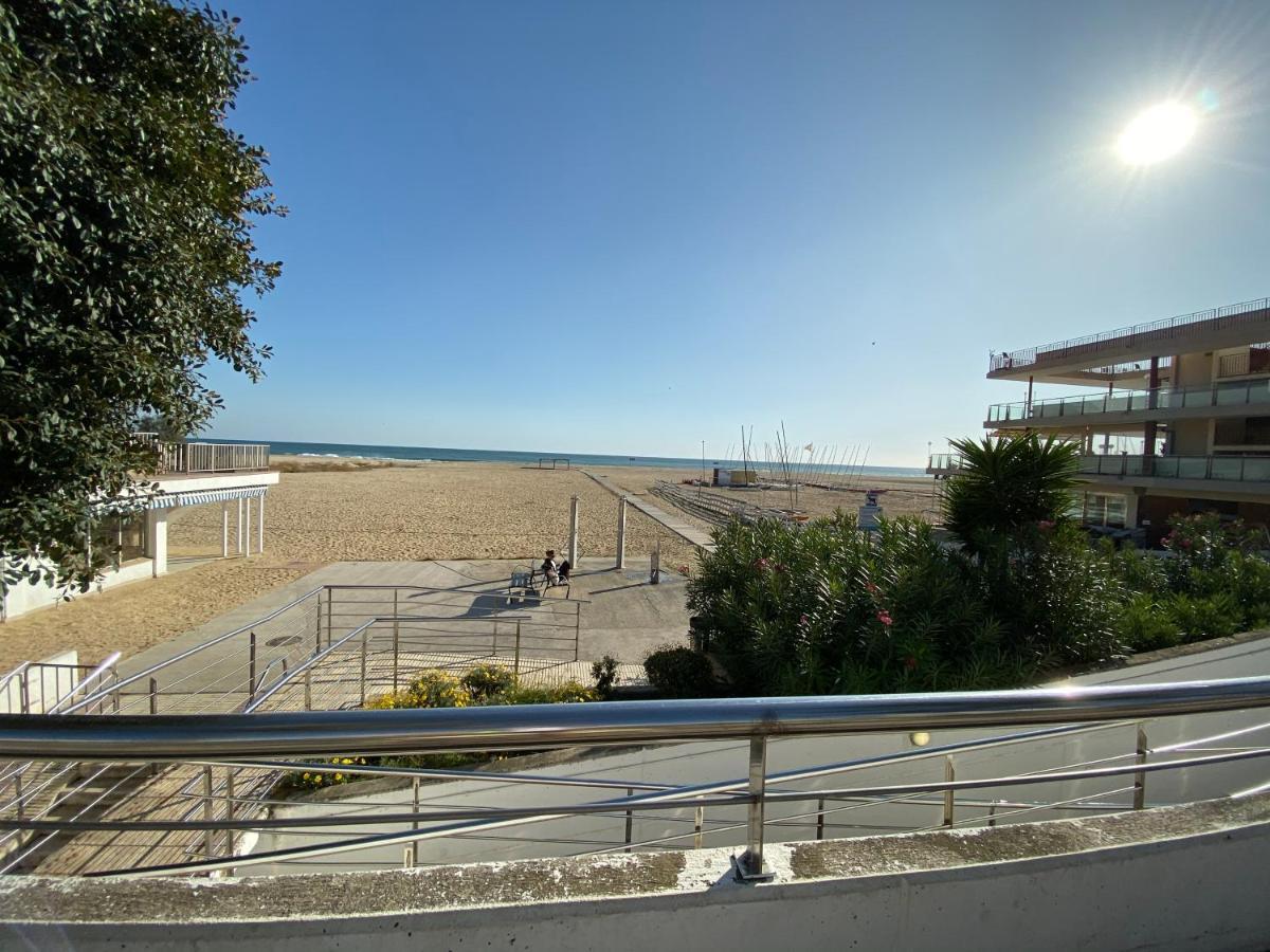 Casa En Masnou Junto A Playa Y Trenヴィラ エクステリア 写真