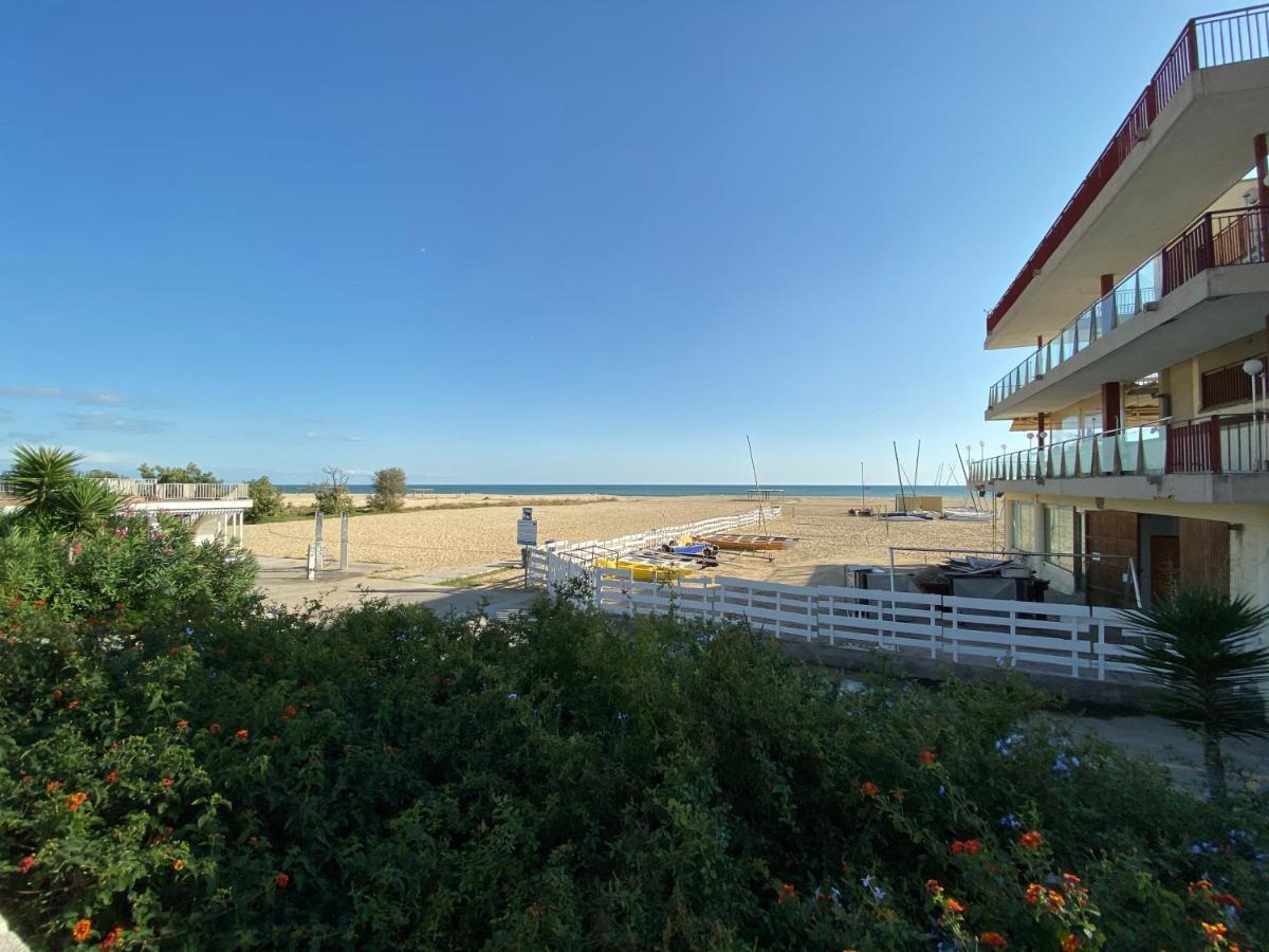 Casa En Masnou Junto A Playa Y Trenヴィラ エクステリア 写真