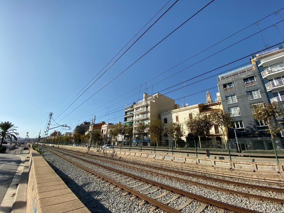Casa En Masnou Junto A Playa Y Trenヴィラ エクステリア 写真