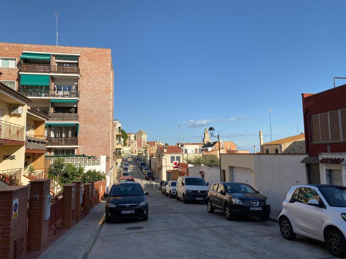 Casa En Masnou Junto A Playa Y Trenヴィラ エクステリア 写真